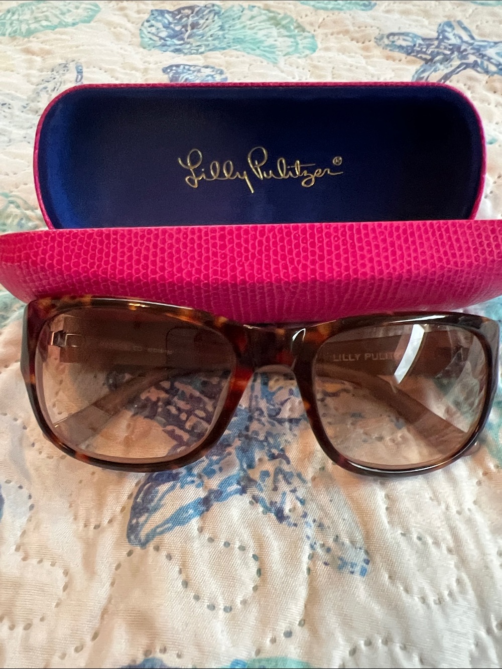 Lilly Pulitzer Hot Pink Case with Pepper To Tortoiseshell Rx Sunglasses